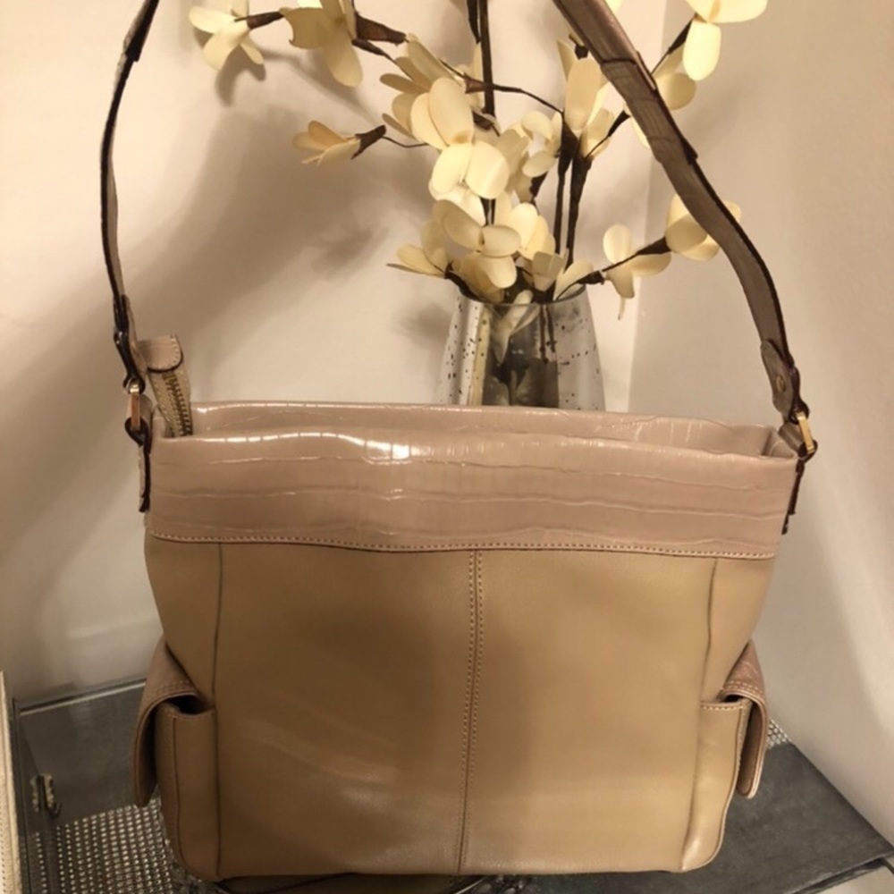 Beautiful Brand New Tan Isaac Bag